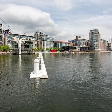 Royal Docks Penthouse Apartment London Bagian luar foto