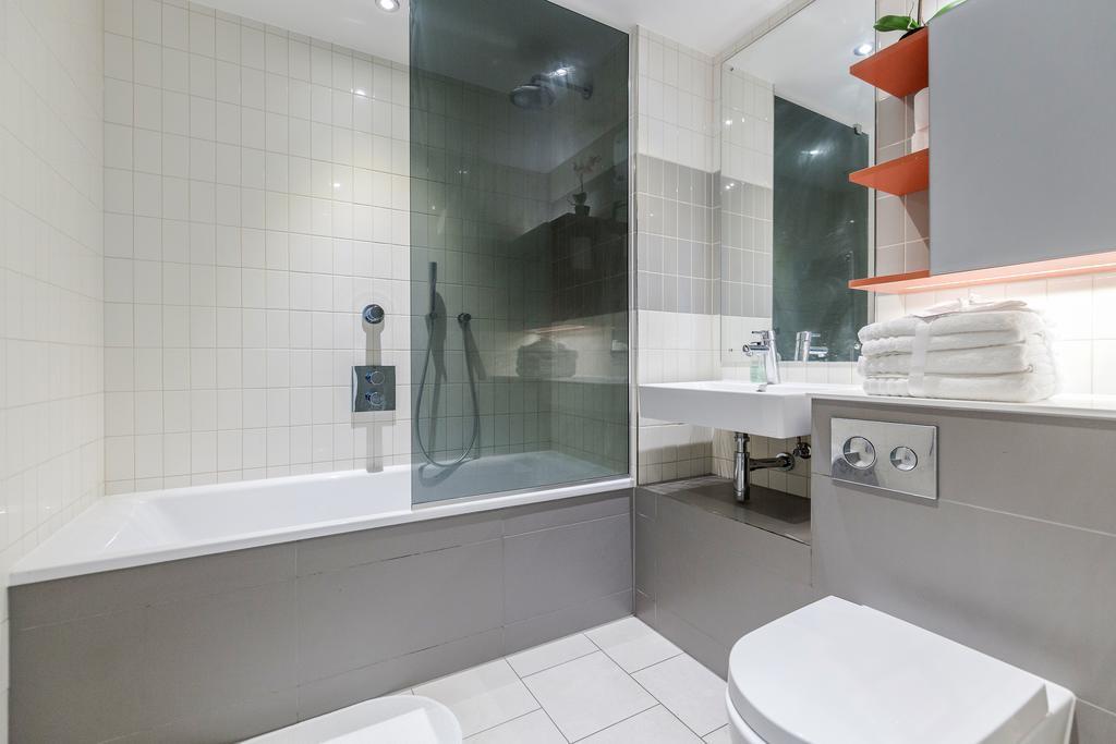 Royal Docks Penthouse Apartment London Bagian luar foto