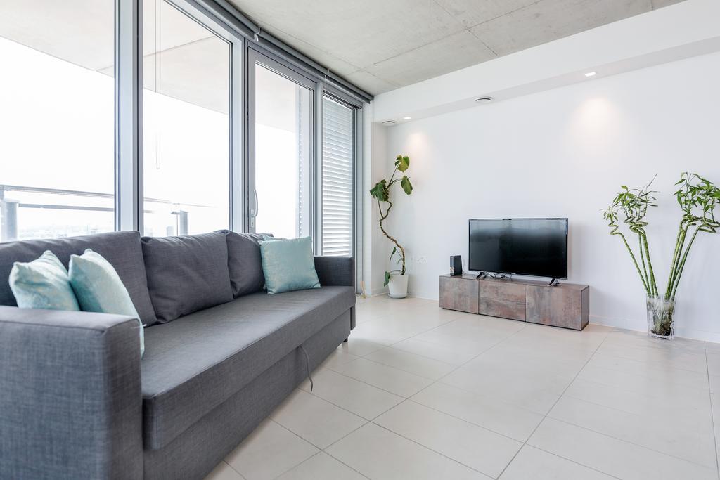 Royal Docks Penthouse Apartment London Bagian luar foto