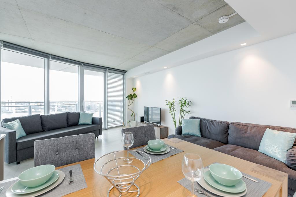 Royal Docks Penthouse Apartment London Bagian luar foto