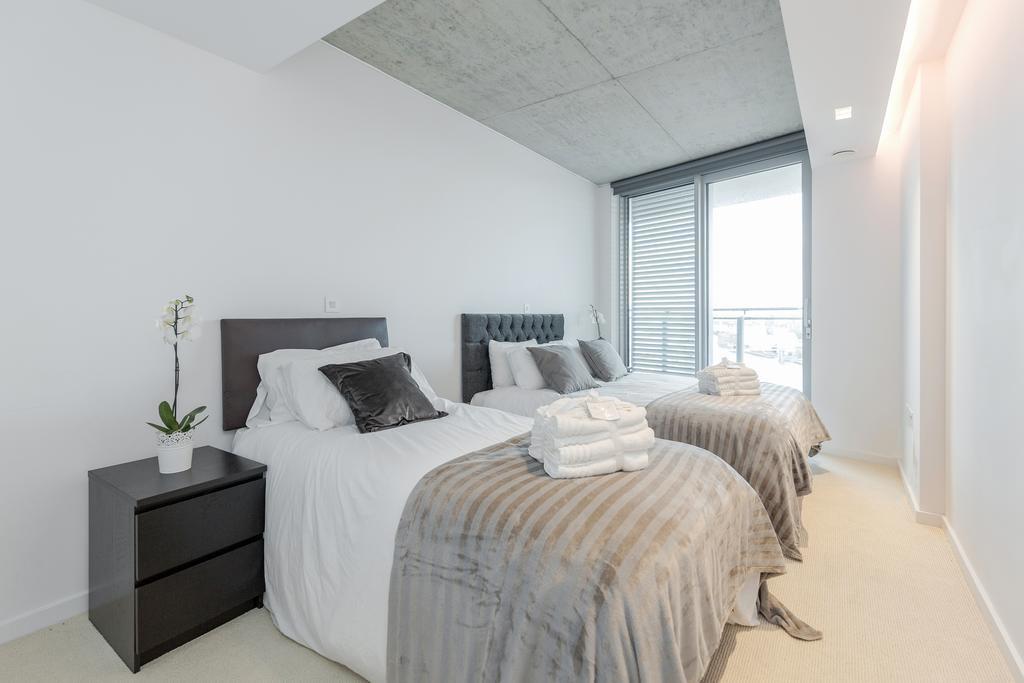 Royal Docks Penthouse Apartment London Bagian luar foto