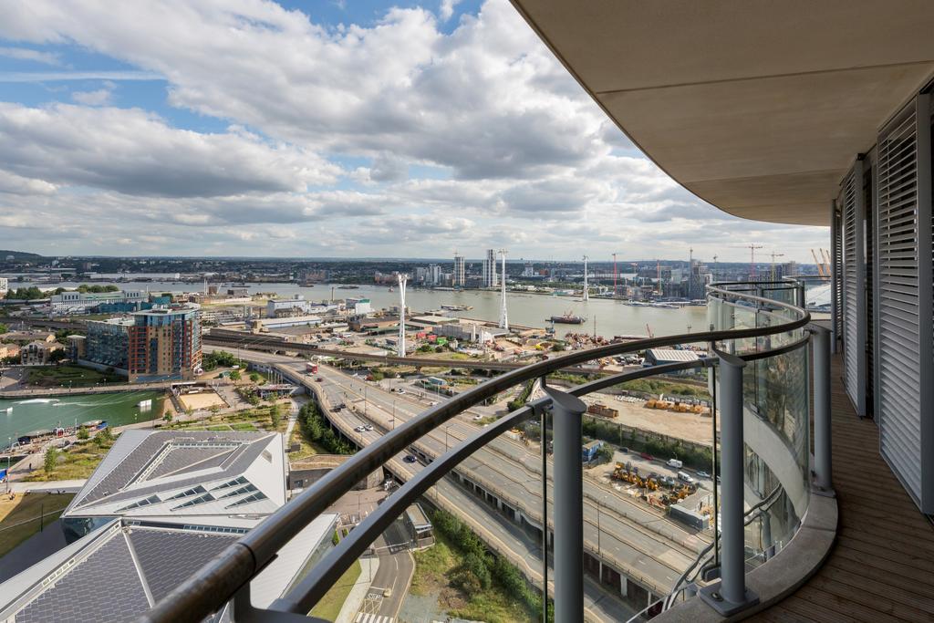 Royal Docks Penthouse Apartment London Bagian luar foto