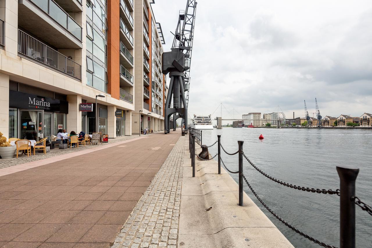 Royal Docks Penthouse Apartment London Bagian luar foto