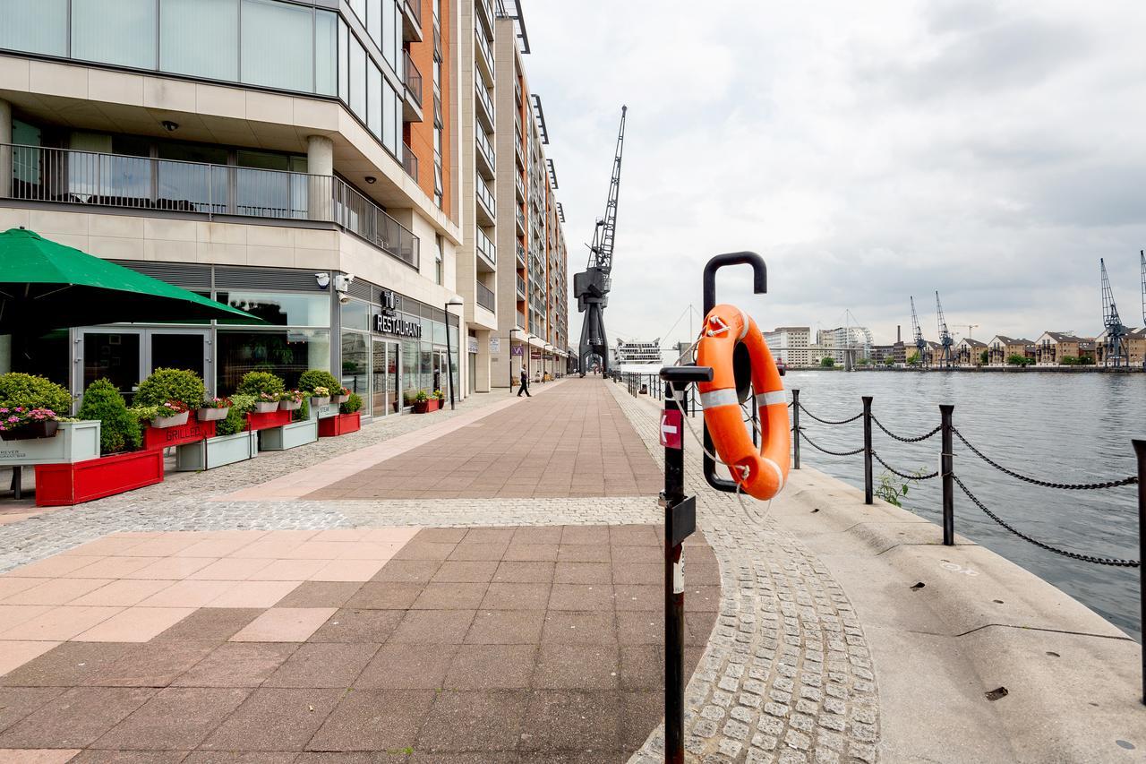 Royal Docks Penthouse Apartment London Bagian luar foto