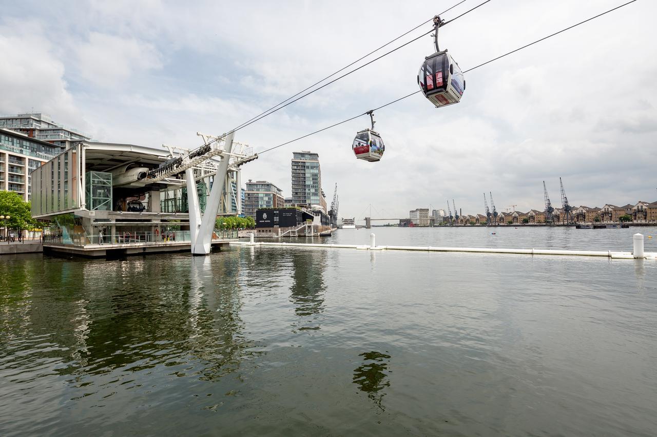 Royal Docks Penthouse Apartment London Bagian luar foto