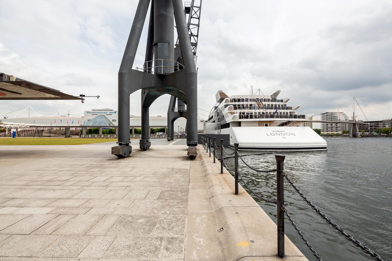 Royal Docks Penthouse Apartment London Bagian luar foto