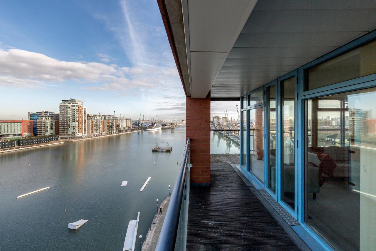 Royal Docks Penthouse Apartment London Bagian luar foto