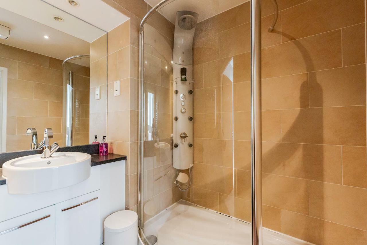Royal Docks Penthouse Apartment London Bagian luar foto