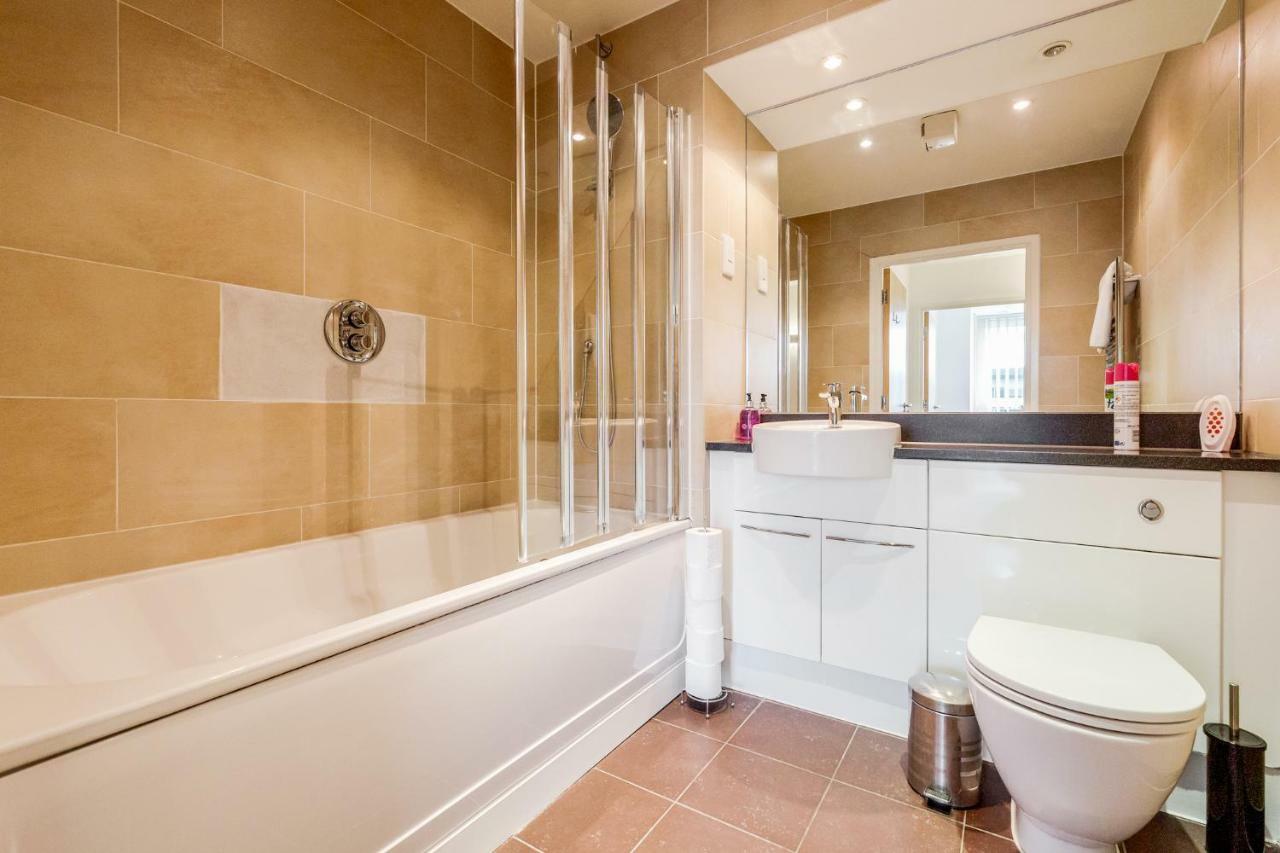 Royal Docks Penthouse Apartment London Bagian luar foto